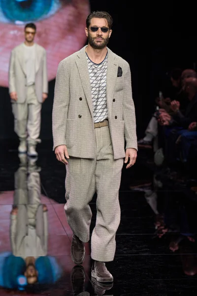 Look 15
